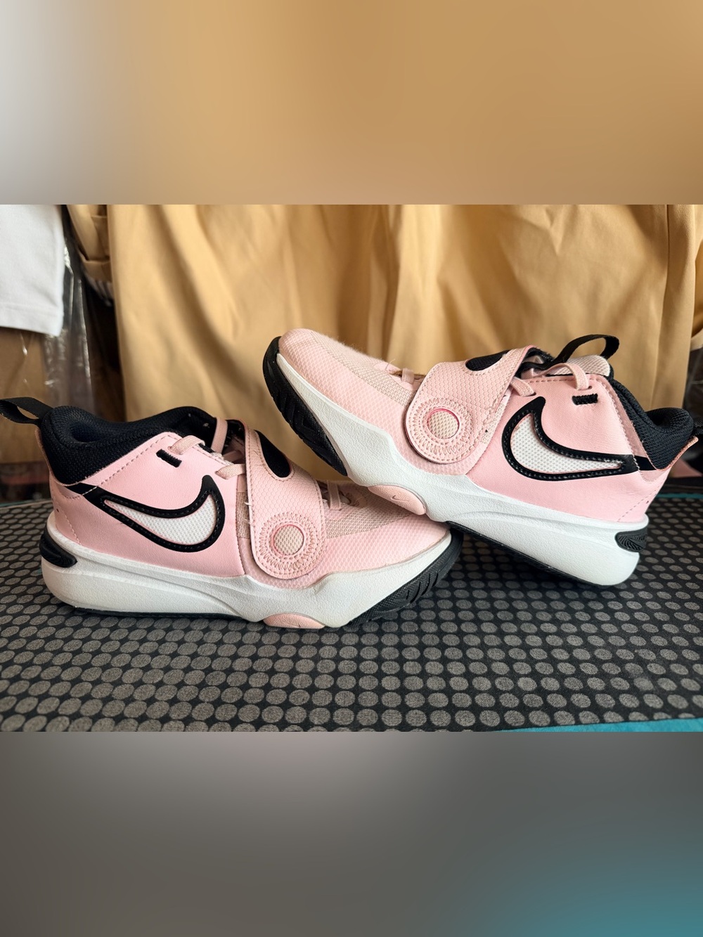 Little kids Nike Team Hustle D11 GS 'Pink Foam' - used size 2Y